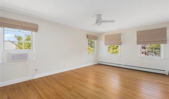 220 Island Dr, Middletown, RI 02842