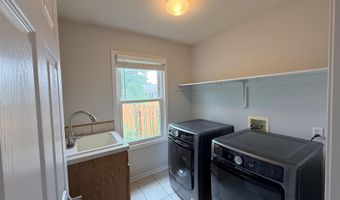 927 Jasara Cir, Baldwin City, KS 66006