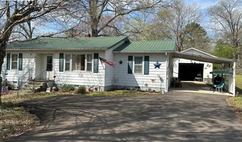 449 OAK St, Big Sandy, TN 38221