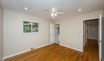 119 Smith Dr, Ballwin, MO 63011
