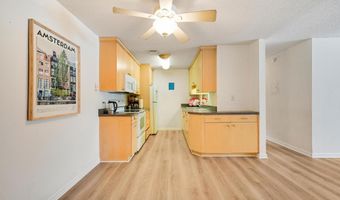 4 Pine Tree Dr 110, Arden Hills, MN 55112