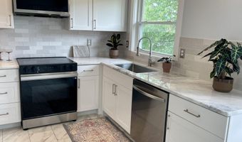 10 Crawford Dr, Bath, ME 04530