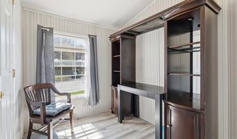 27 Woodward Rd, Lincoln, RI 02865