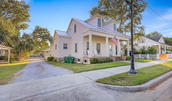 130 Carroll Ave, Bay St. Louis, MS 39520