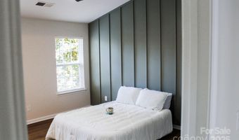 3813 Brookchase Ln, Charlotte, NC 28205