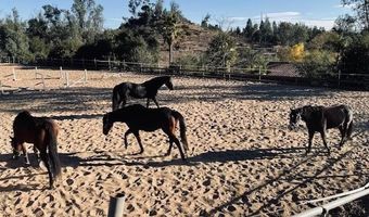 2605 Kauana Loa Dr, Escondido, CA 92029