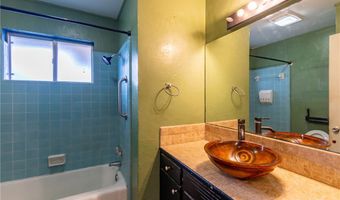 1208 N Woodlawn Dr, Alice, TX 78332