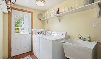 1420 CENTER St, Albany, OR 97322