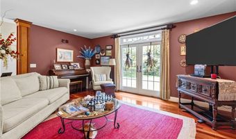 93 Kickemuit Ave, Bristol, RI 02809
