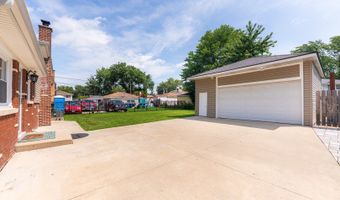7 N Lincoln Ave, Addison, IL 60101