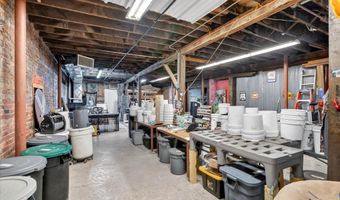 33 W Olive St, Aurora, MO 65605