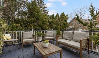 5 Conrad Ct, Newport, RI 02840