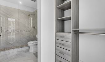 3750 Yacht Club Dr TH5, Aventura, FL 33180