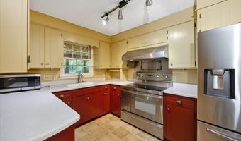 973 Fieldstone Dr, Macon, GA 31210