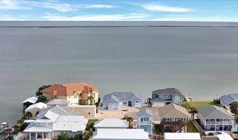 319 Bayview Dr, City By The Sea, TX 78336