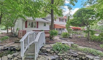 8 Countryside Ct, Amherst, NY 14221