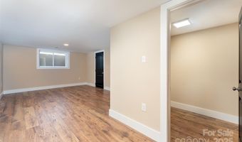 15 Eaglebear Dr, Asheville, NC 28806