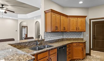 4 Pacifico Dr, Asheville, NC 28806