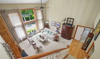 1250 Woodsview Dr, Akron, OH 44313