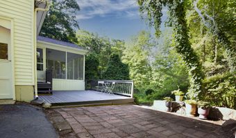 3 Deerfield Dr, Clinton, CT 06413