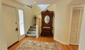 15 Hammersmith Rd 33, Newport, RI 02840