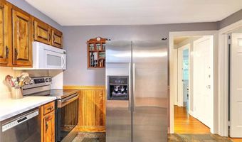 9 Roberta Dr, Barrington, RI 02806