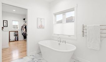 1007 28th St SW, Austin, MN 55912