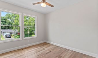 18 Sextant Dr, Barnegat, NJ 08005