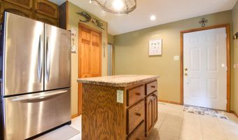 5557 Schuetz Ln, Alhambra, IL 62001