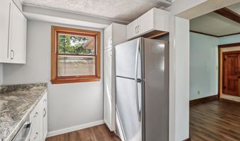 418 N 15th St, Adel, IA 50003