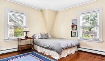 82 Sefton Dr, Cranston, RI 02905