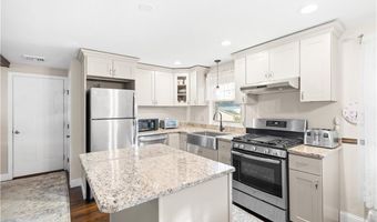 41 Yeoman Ave, Cranston, RI 02920