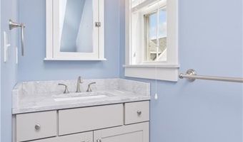 12 Park Ave 13, Narragansett, RI 02882