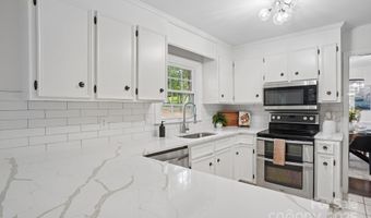 10016 Whitethorn Dr, Charlotte, NC 28277