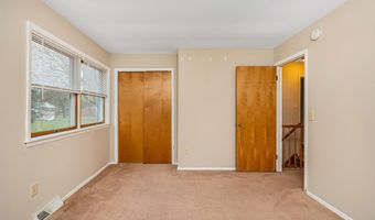 3 Springwood Manor Dr, Albany, NY 12211