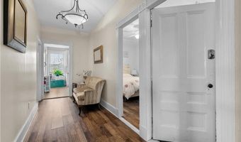 8 Franklin St 3, Newport, RI 02840