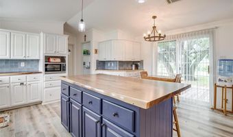421 Red Bluff Cir, Millsap, TX 76066