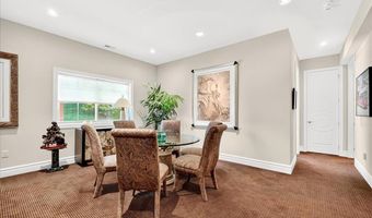 295 Meadowbrook Country Club Est, Ballwin, MO 63011