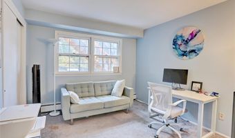 9 S Amundsen Ln, Airmont, NY 10901