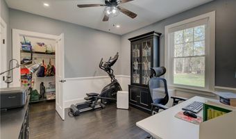 499 Seven Mile Rd, Cranston, RI 02831