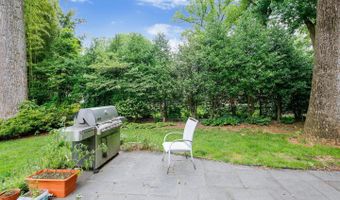 7513 HOLIDAY Ter, Bethesda, MD 20817