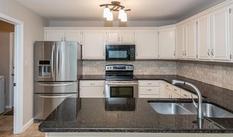 925 Westrun Dr, Ballwin, MO 63021