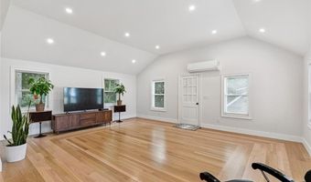 9 Country Pkwy, North Providence, RI 02911