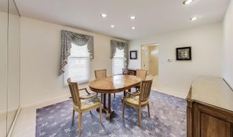 715 W Whiting Ln, Arlington Heights, IL 60004