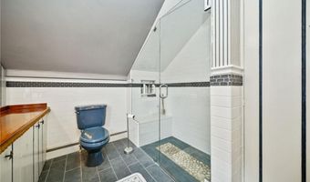 43 Poplar St, Newport, RI 02840