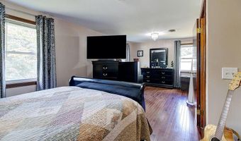 21 Beacon St, Johnston, RI 02919