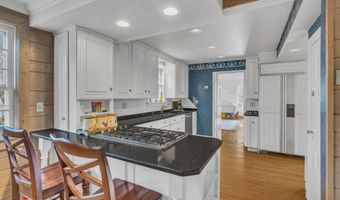 911 Middletown Lincroft Rd, Middletown, NJ 07748