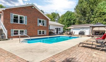 1391 Turner St, Auburn, ME 04210