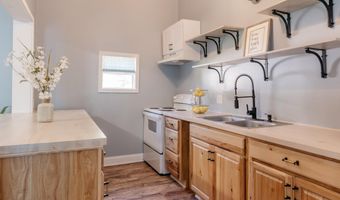 311 S Guegnon St, Abbeville, LA 70510