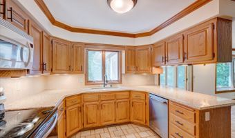 21 E Newhaven Cir, Madison, WI 53717